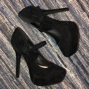 Black Velvet Pumps